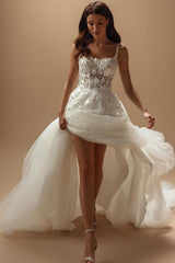 White Beach Wedding Dress Square Spaghetti Strap A Line Sleeveless Court Train Tulle Bridal Gown With Appliques