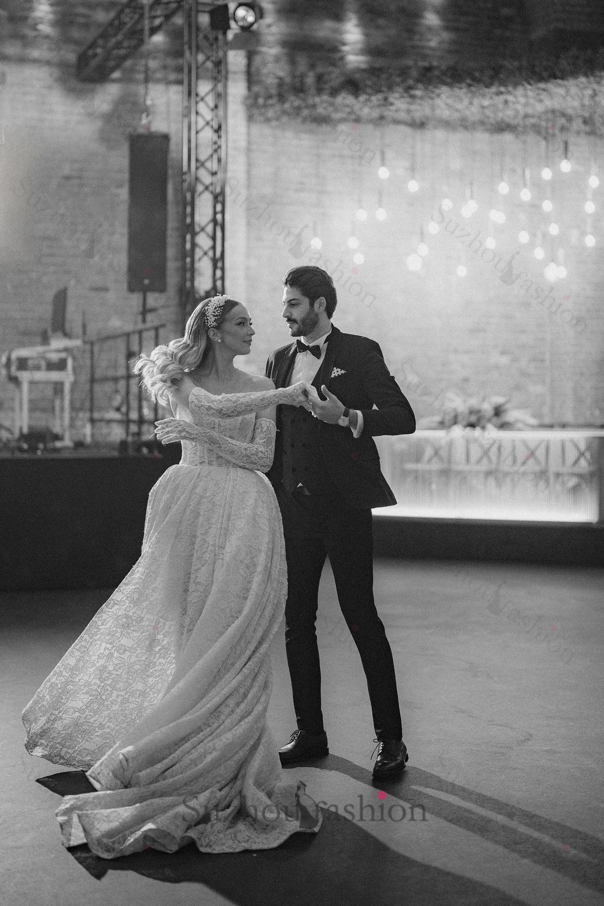White Wedding Dress A Line Strapless Sleeveless Sweep Train Lace Bridal Gown