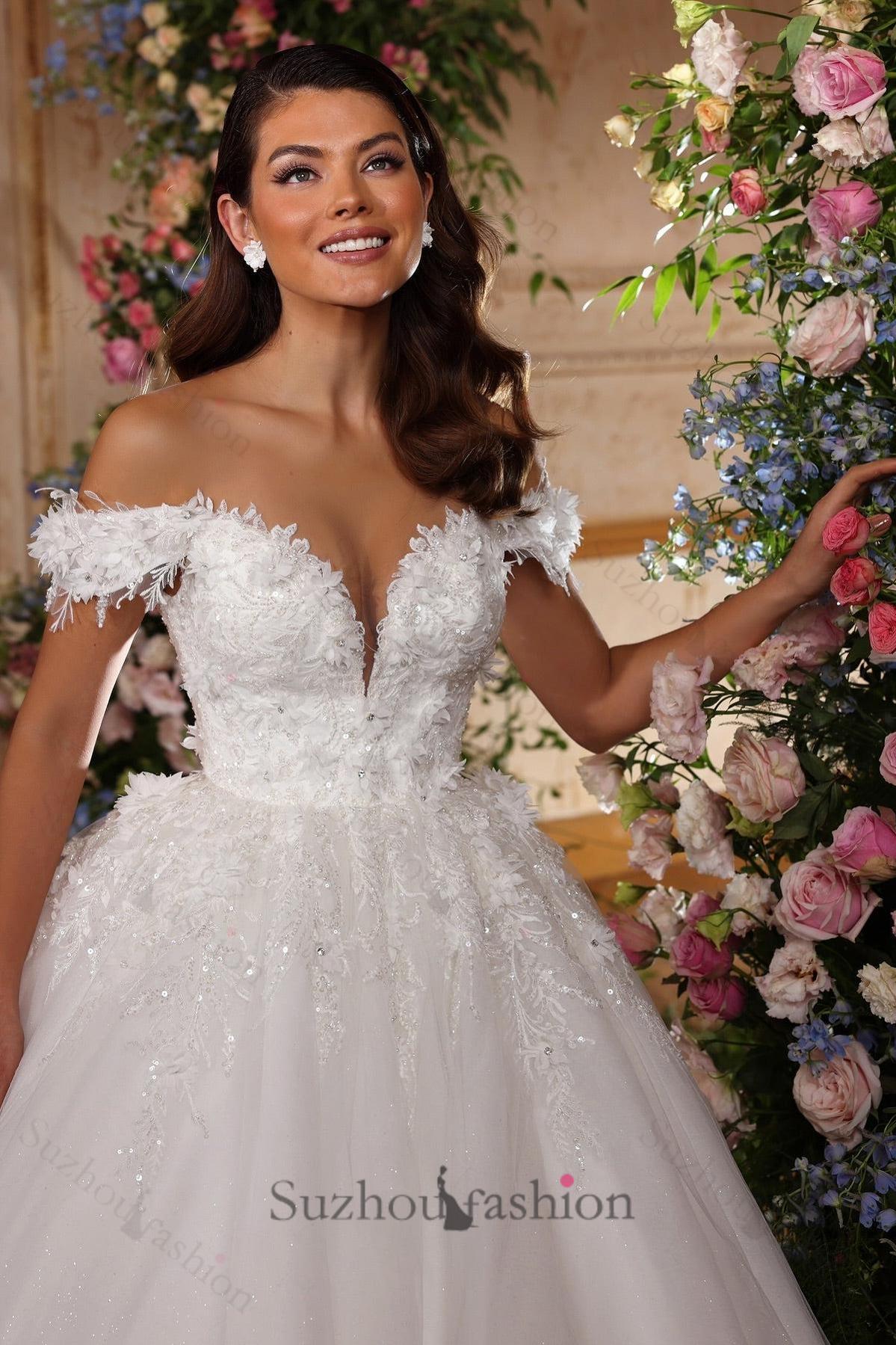 White Wedding Dress Sweetheart Off The Shoulder Sleeveless Sequined Ball Gown Cathedral Train Tulle Bridal Gown With Appliques
