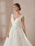Women Sleeveless White Long Wedding Dress With Lace Appliques